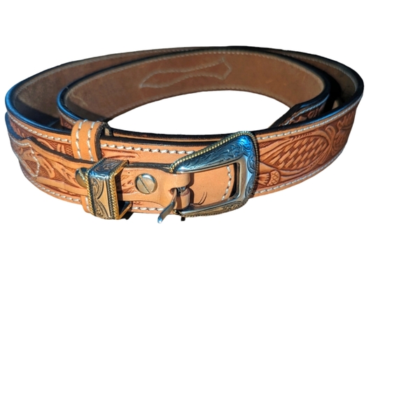 32 Inch Western Leather Belt with Silver Accents 1997 - Picture 2 of 4